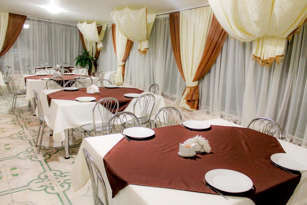 4 Seasons Hotel Boryspilʼ Buitenkant foto